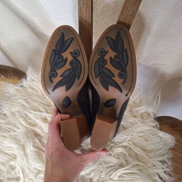 Born Todd Heeled Mules Black With Chunky Heel 8 - Picture 6 of 7